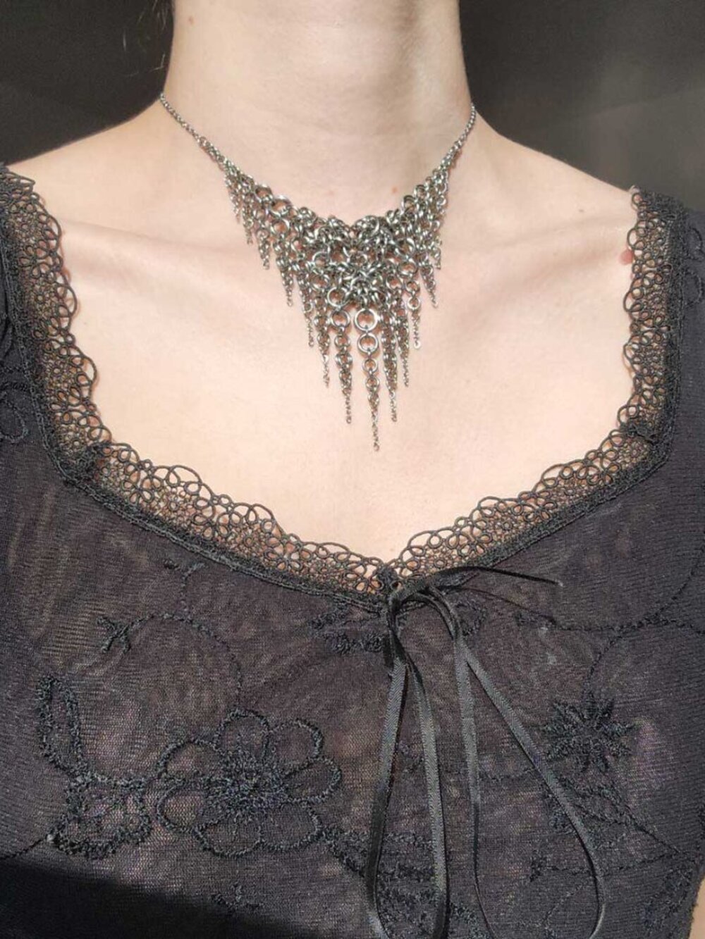 Gothic silver statement necklace with a V shape - Picture 2 of 8
